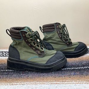 Orvis boots. Thick canvas material. Unisex (mens 6, womens 8)